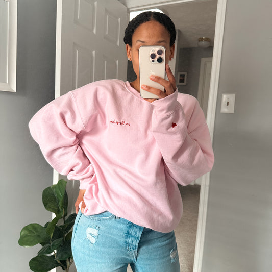 Donc c’est l’amour brodé Crewneck | Rose